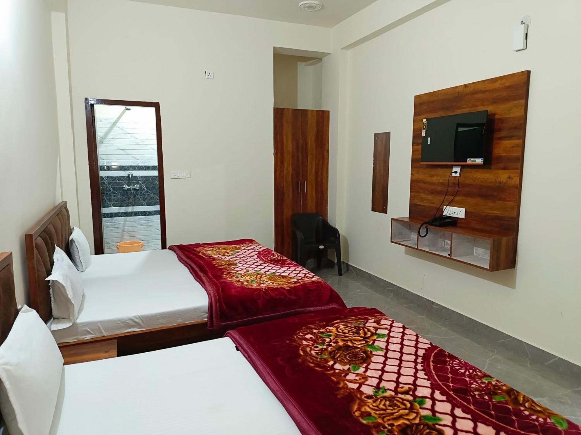 Shri Girraj Residency Hotel Mathura Exterior foto