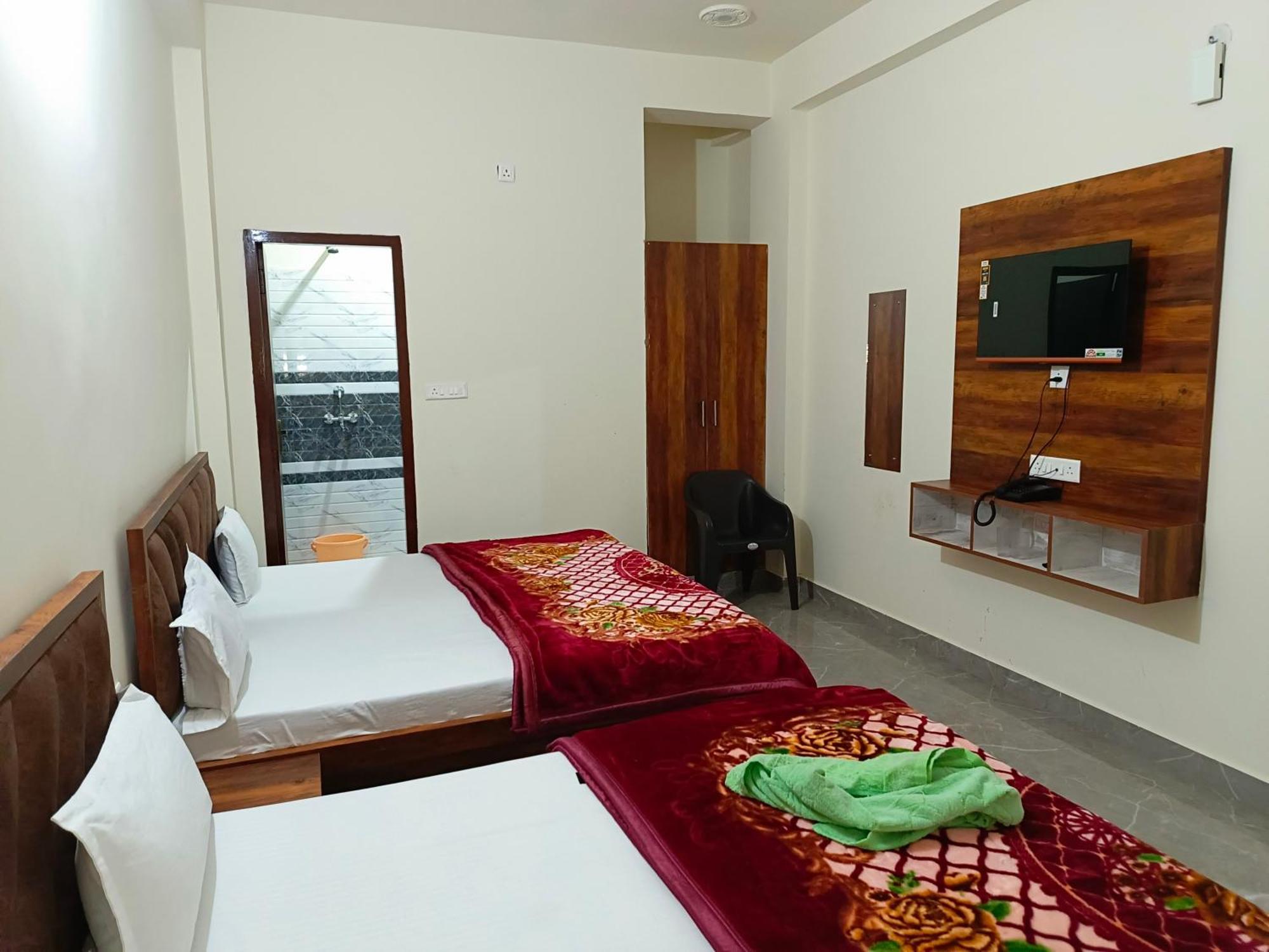 Shri Girraj Residency Hotel Mathura Exterior foto