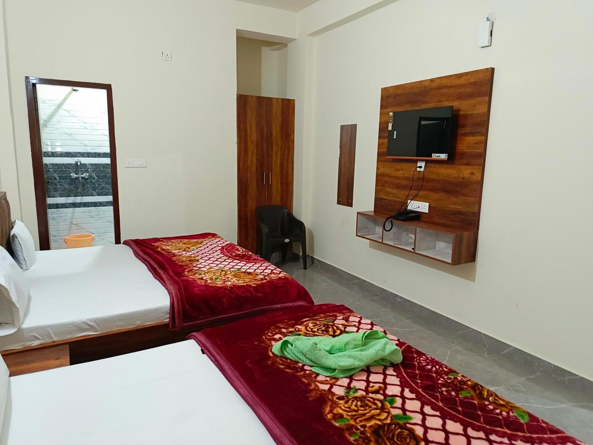 Shri Girraj Residency Hotel Mathura Exterior foto
