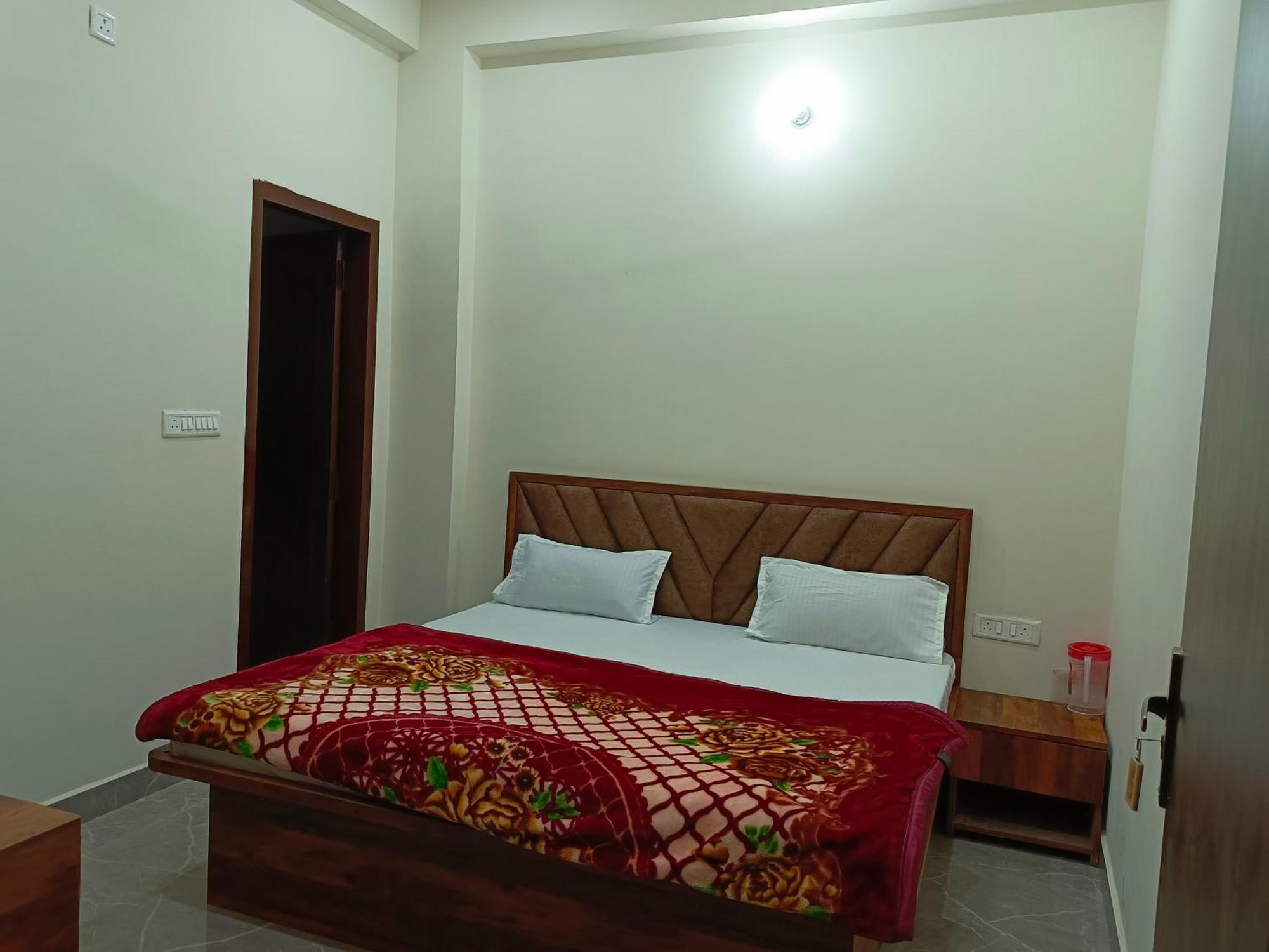 Shri Girraj Residency Hotel Mathura Exterior foto