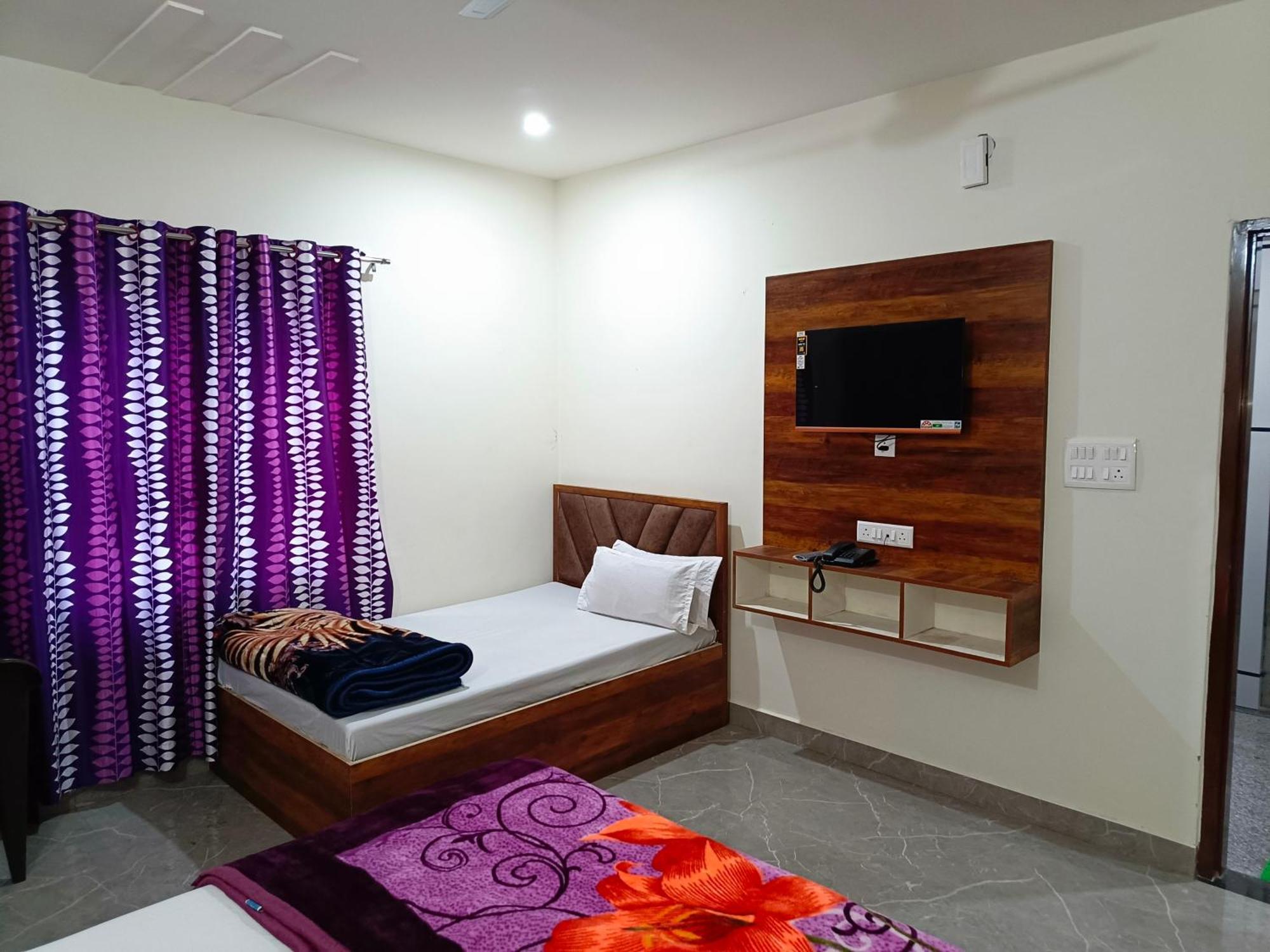 Shri Girraj Residency Hotel Mathura Exterior foto