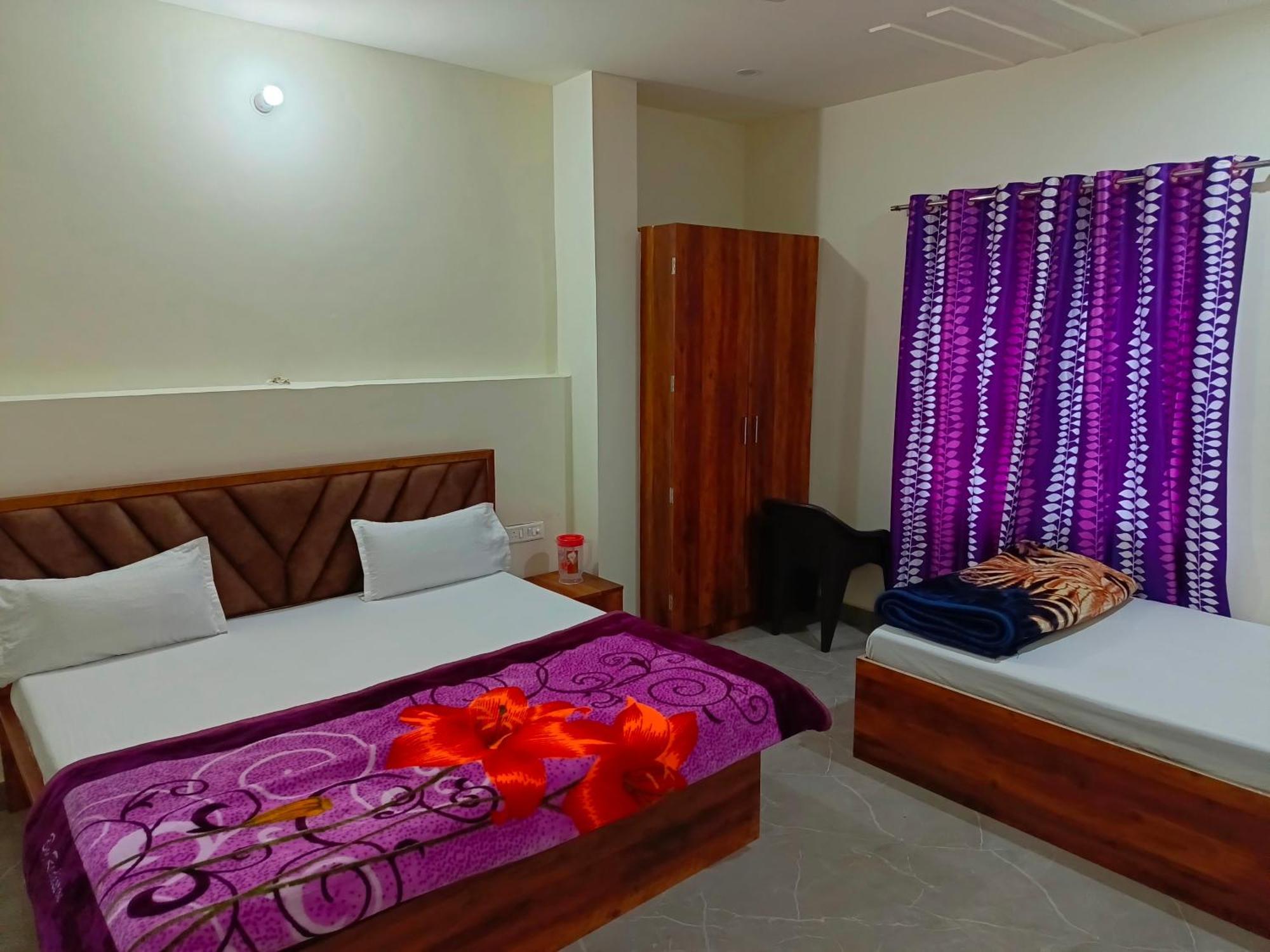 Shri Girraj Residency Hotel Mathura Exterior foto